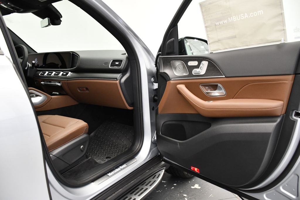 2025 Mercedes-Benz GLS Base - Photo 47
