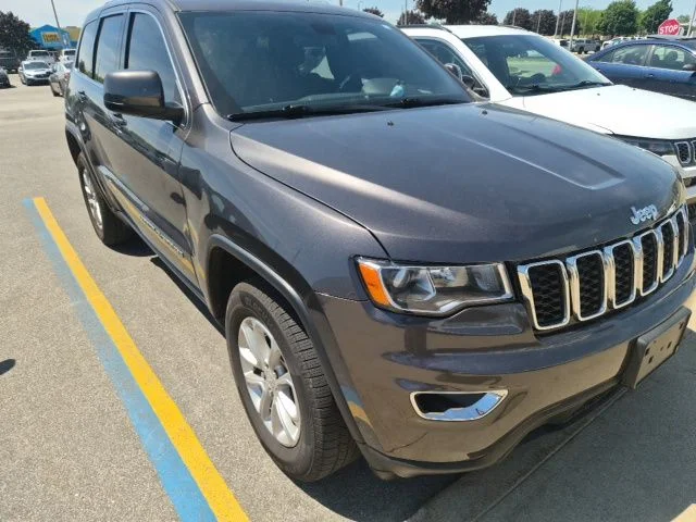 Used 2021 Gray Jeep Laredo E image 3