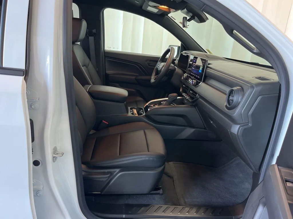 Used 2024 White Chevrolet Trail Boss image 19