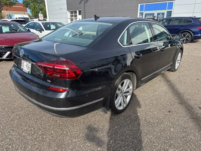 Used 2018 Black Volkswagen 2.0T SEL Premium image 3