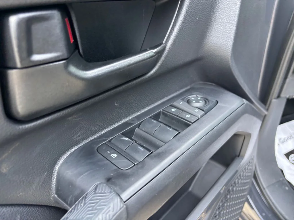 2025 Toyota Tacoma SR5 - Photo 47