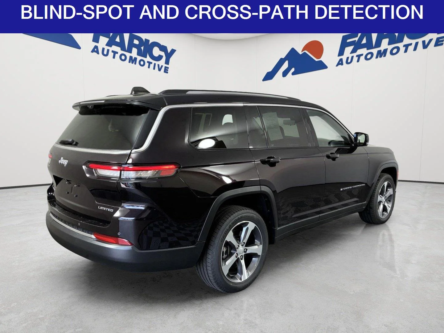 Used 2023 Ember Pearlcoat Jeep Limited image 5