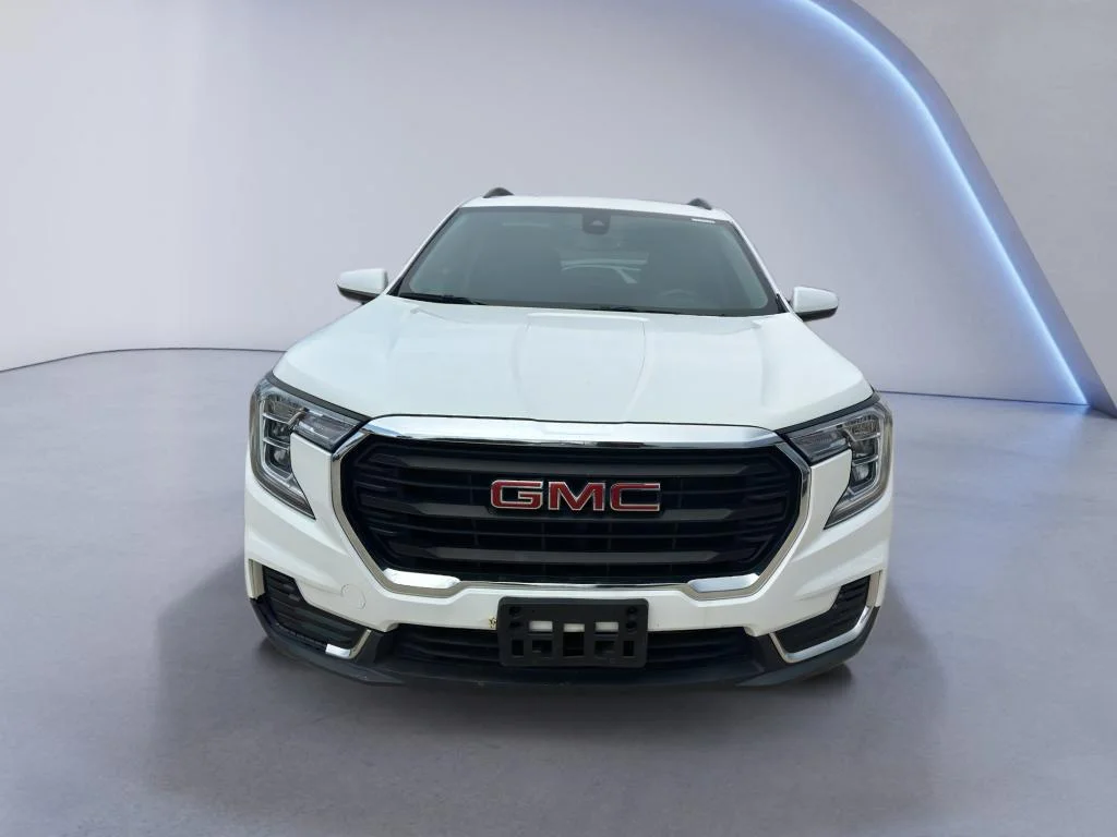 Used 2022 Summit White GMC SLE image 2