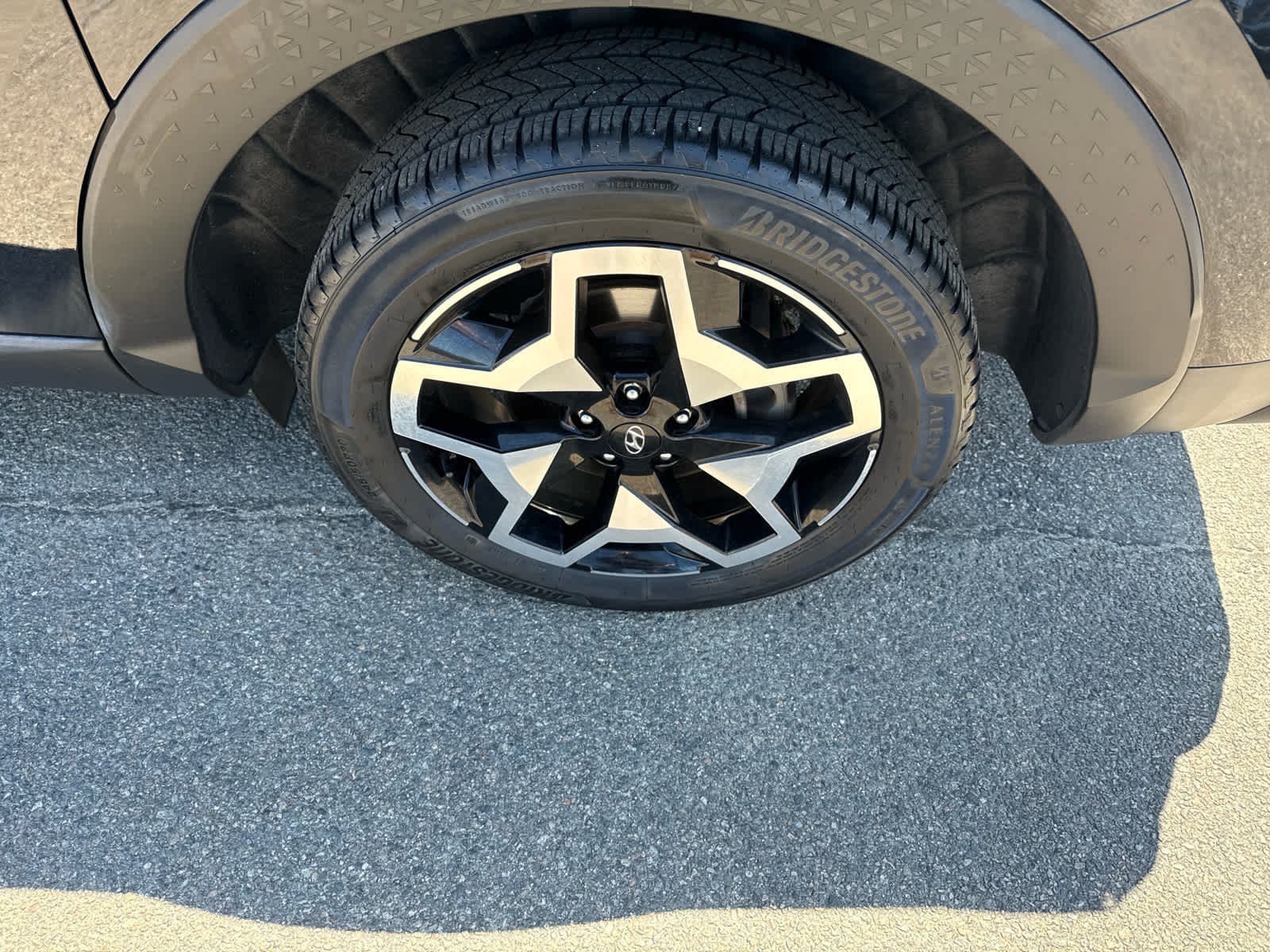 Used 2023 Black Hyundai Limited image 9