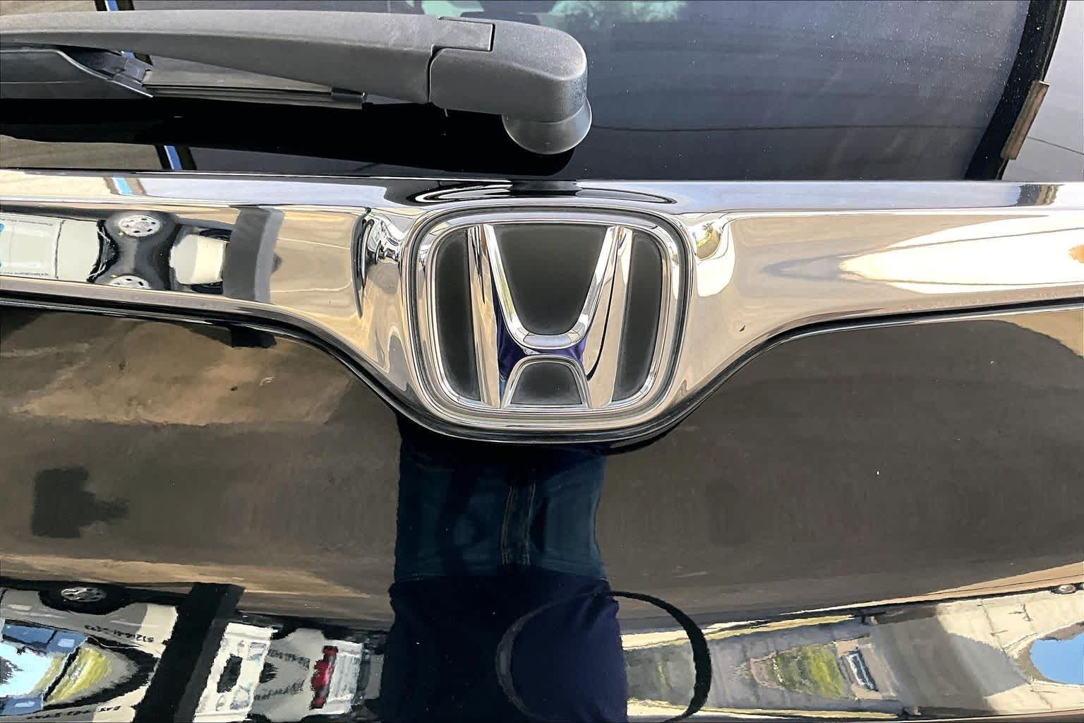 Used 2019 Crystal Black Pearl Honda EX-L image 31