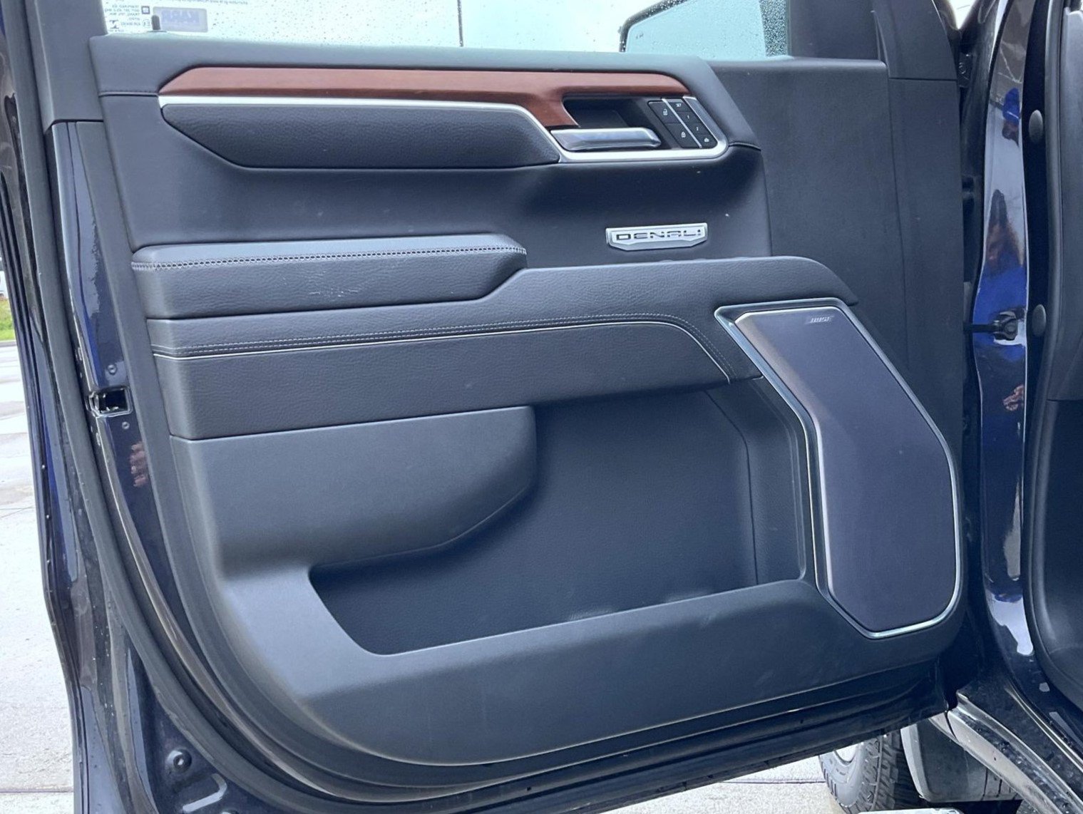 Used 2022 Silver GMC Denali image 9