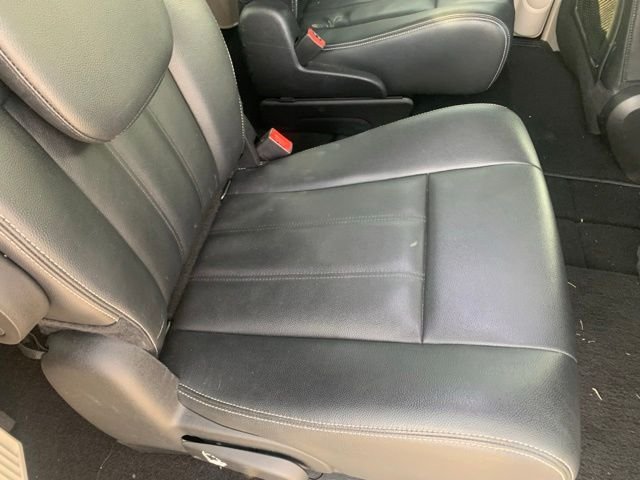 Used 2016 Granite Crystal Metallic Clearcoat Chrysler Touring image 10
