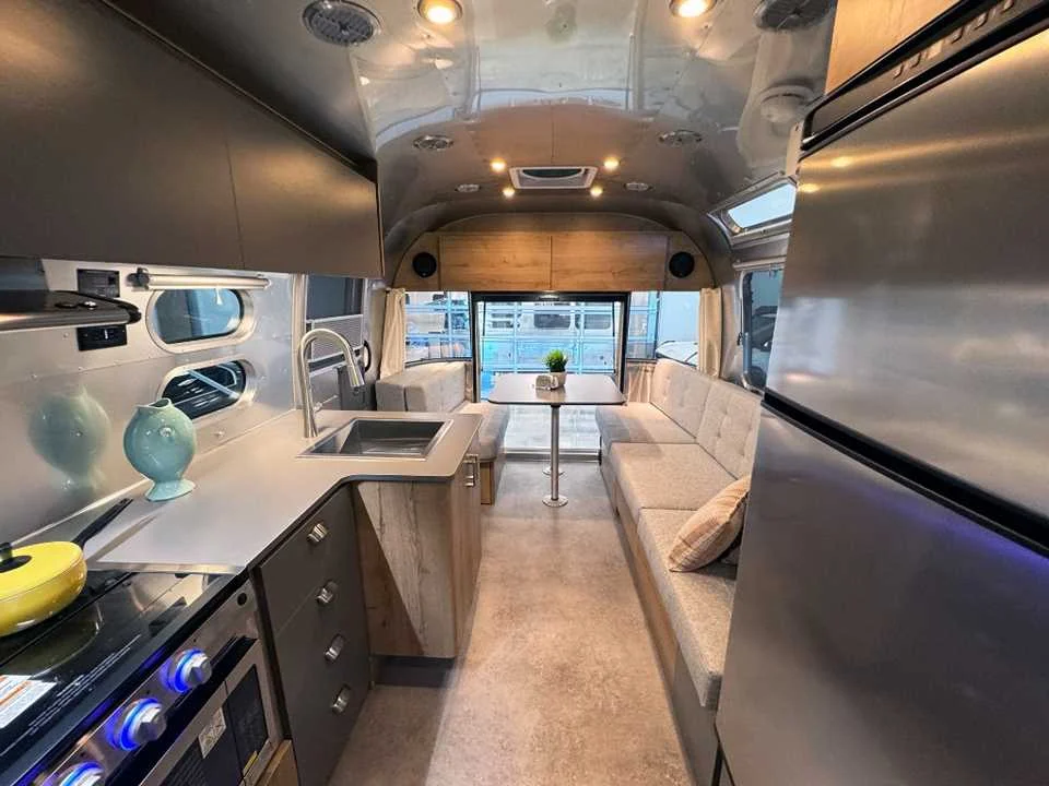 New 2027 SILVER AIRSTREAM  image 33
