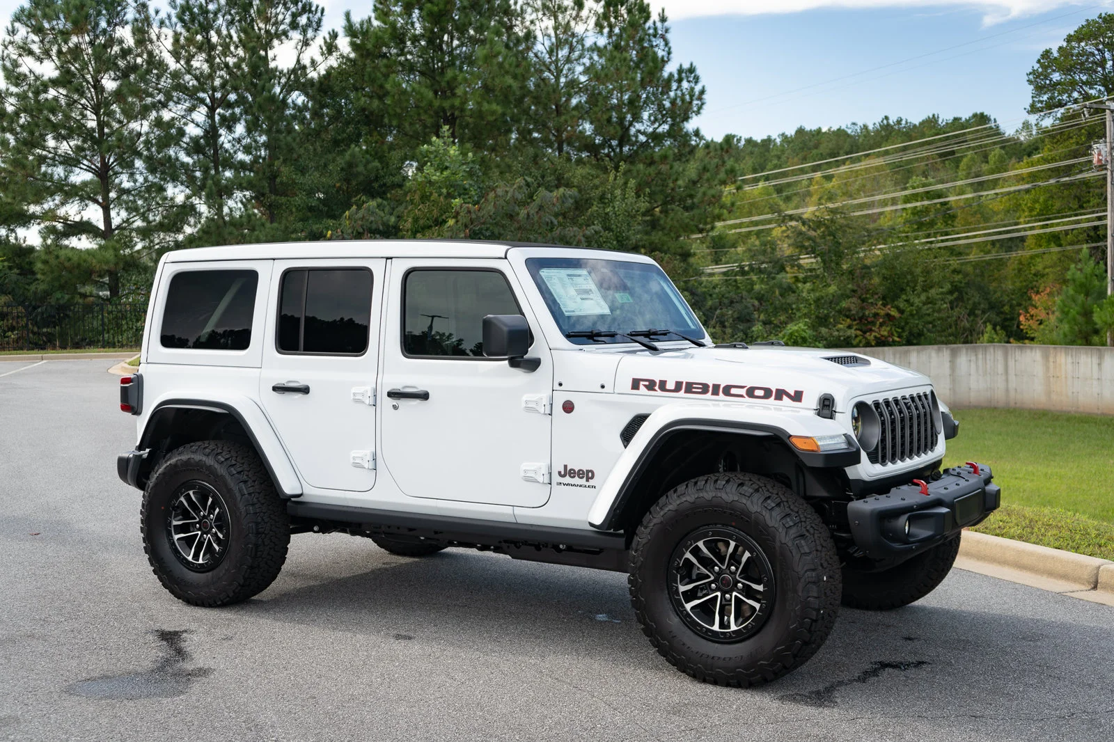 New 2027 Bright White Clear-Coat Paint Jeep Rubicon X image 23