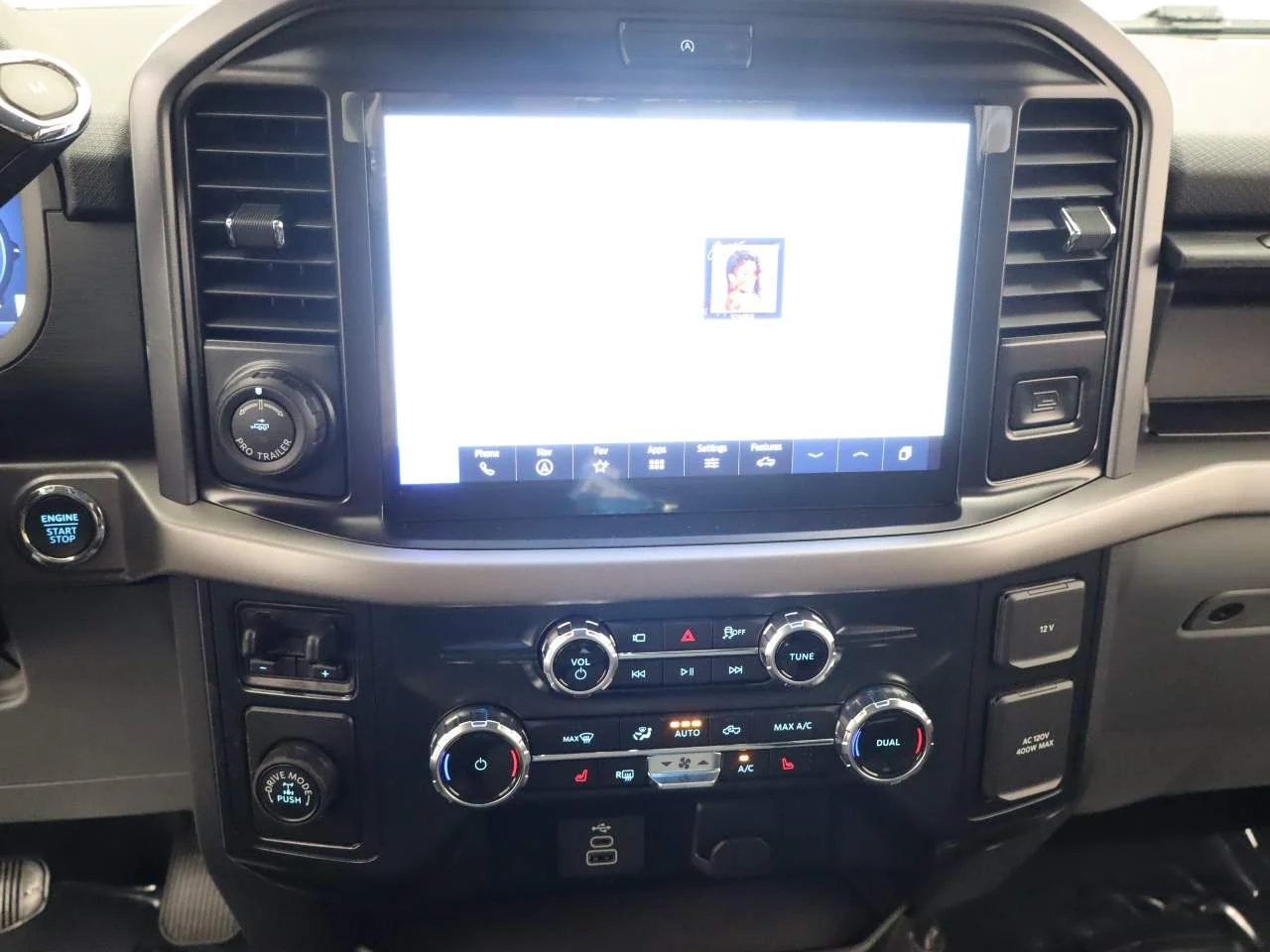 New 2026 Agate Black Metallic Ford XLT image 9