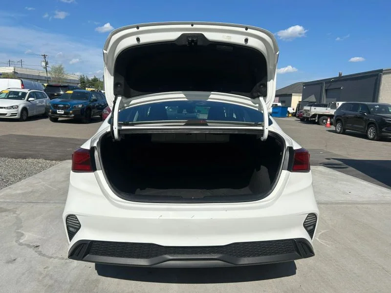 Used 2023 White Kia LX Sedan 4D image 46