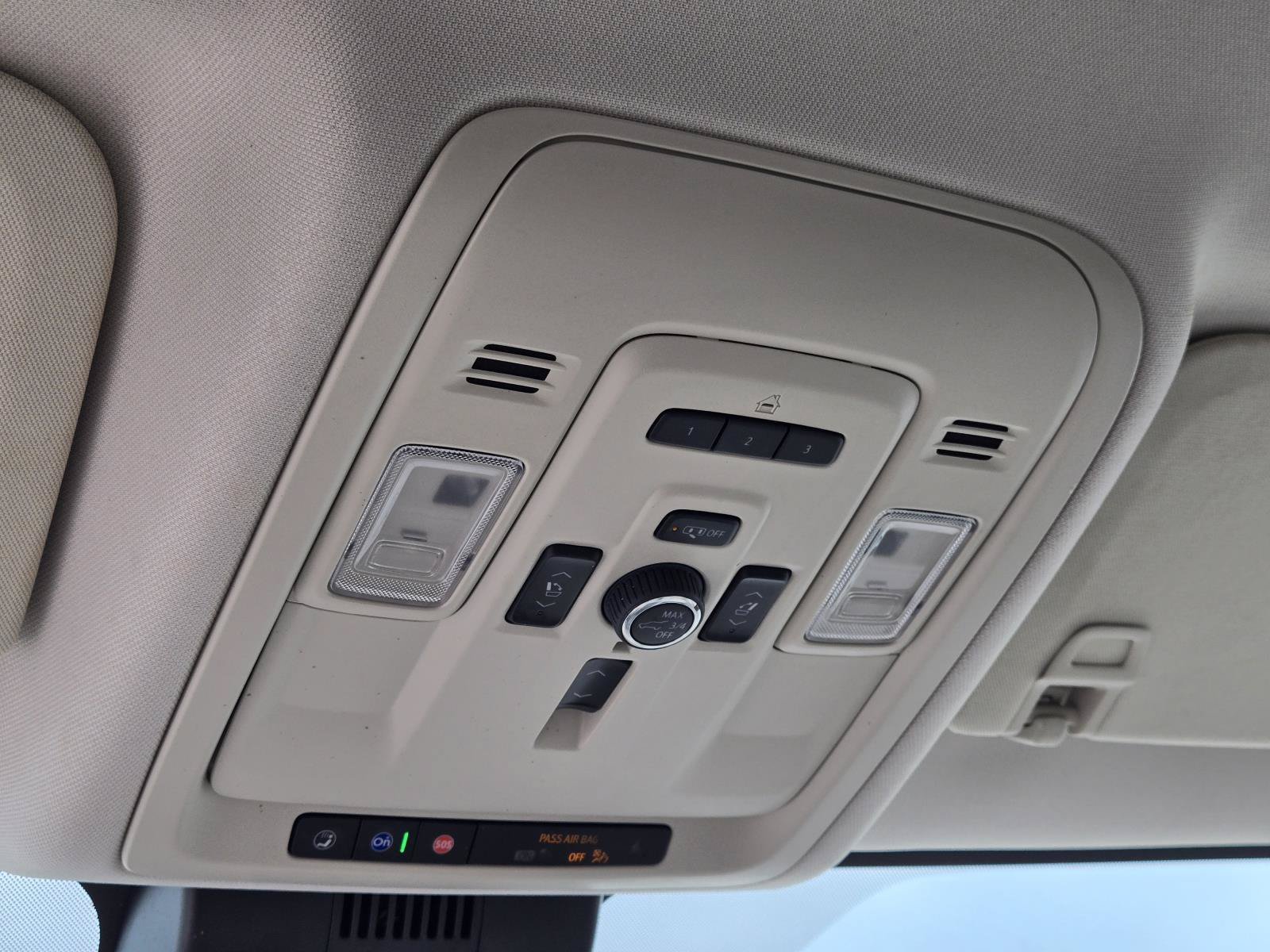 Used 2023 White GMC Denali image 33