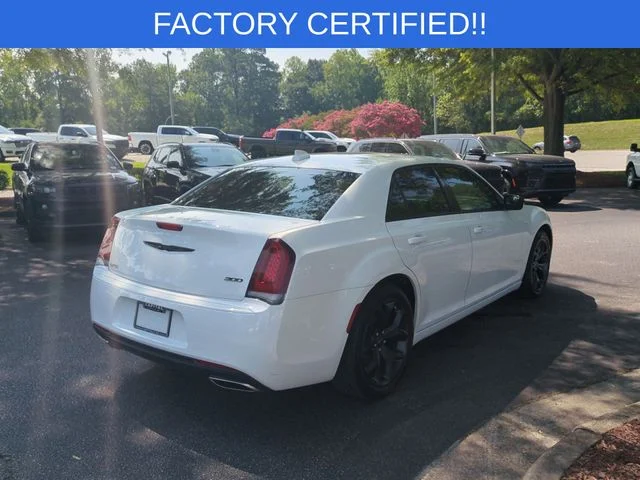 Used 2023 White Chrysler Touring image 5