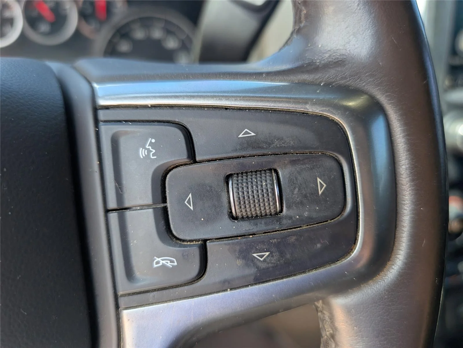 Used 2022 Iridescent Pearl Tricoat Chevrolet RST image 19