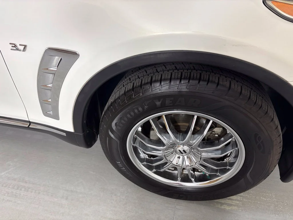 Certified Used 2014 White INFINITI Base image 11