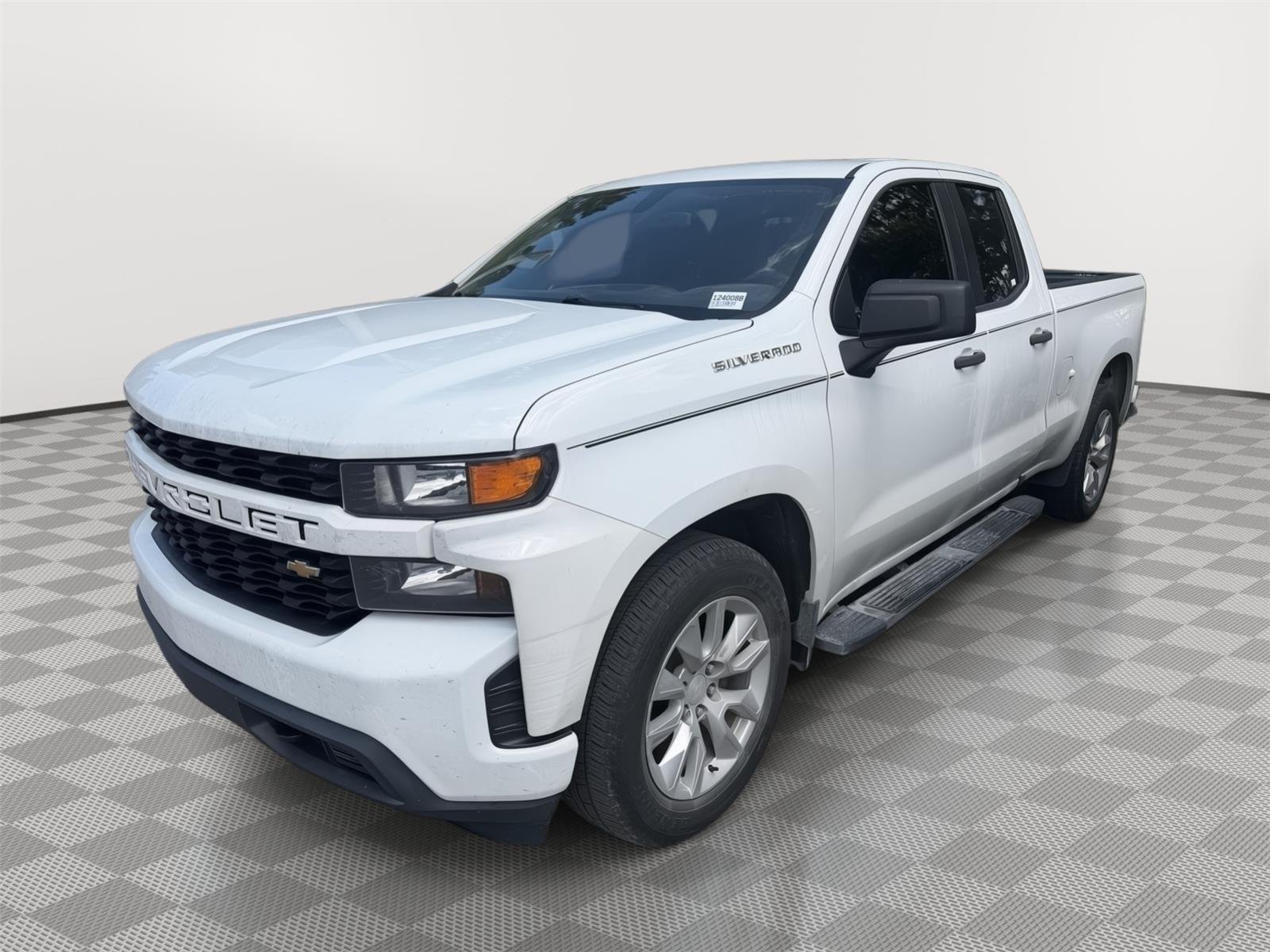 Used 2019 Silver Ice Metallic Chevrolet Custom image 8