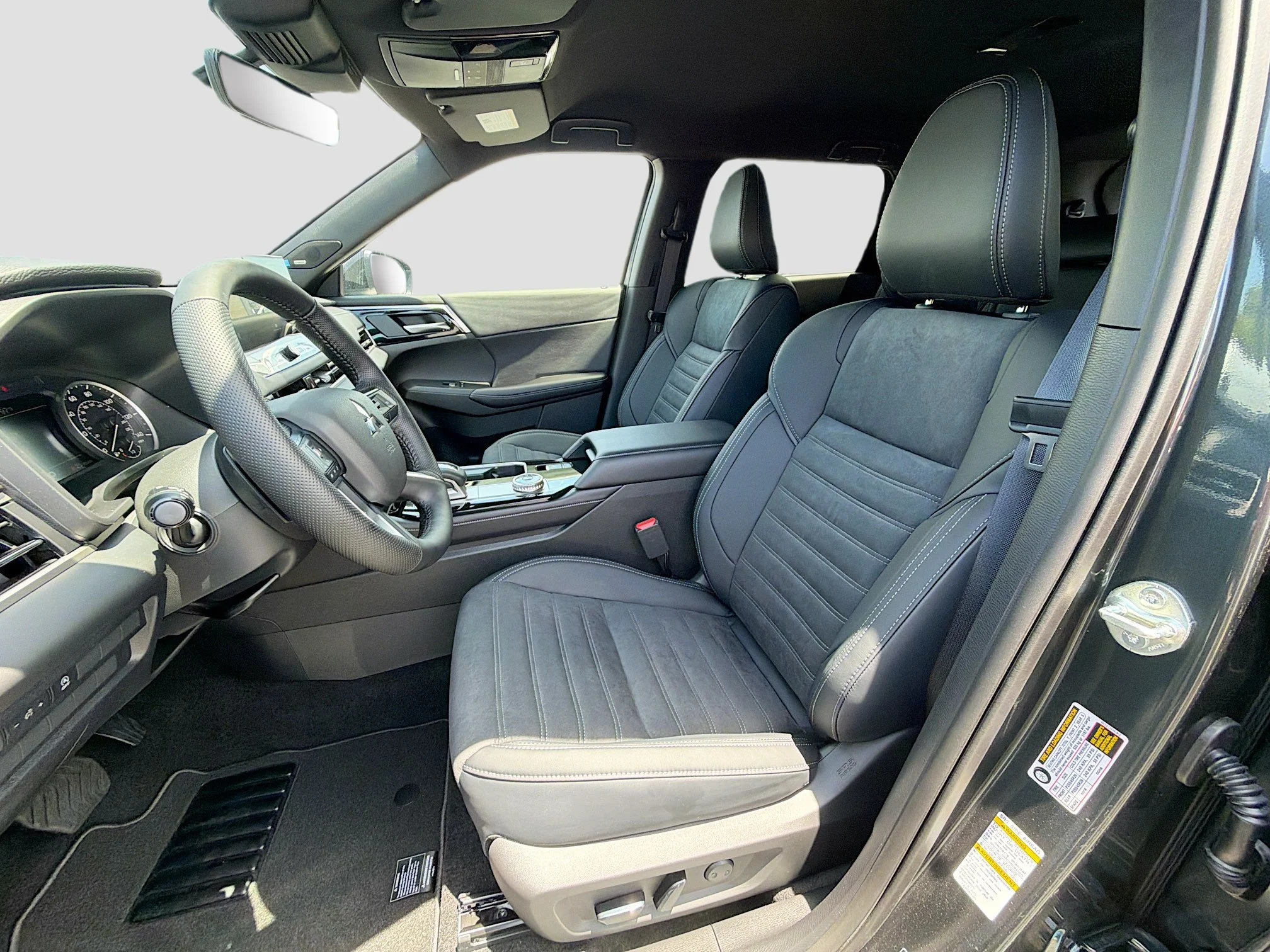 New 2026 Graphite Gray Mitsubishi LE 1.5T 2WD image 21