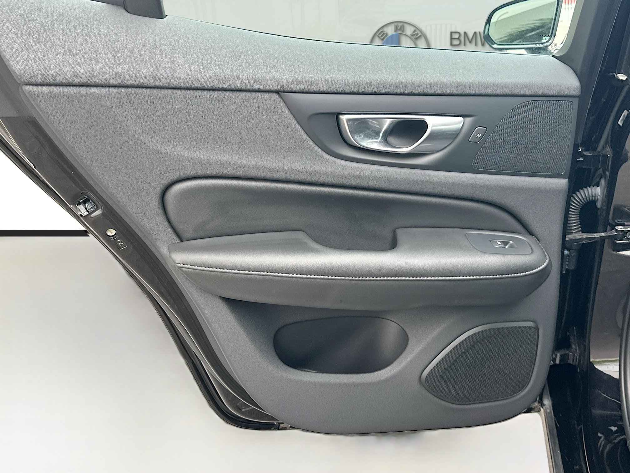 Used 2024 Onyx Black Metallic Volvo Core Dark Theme image 21