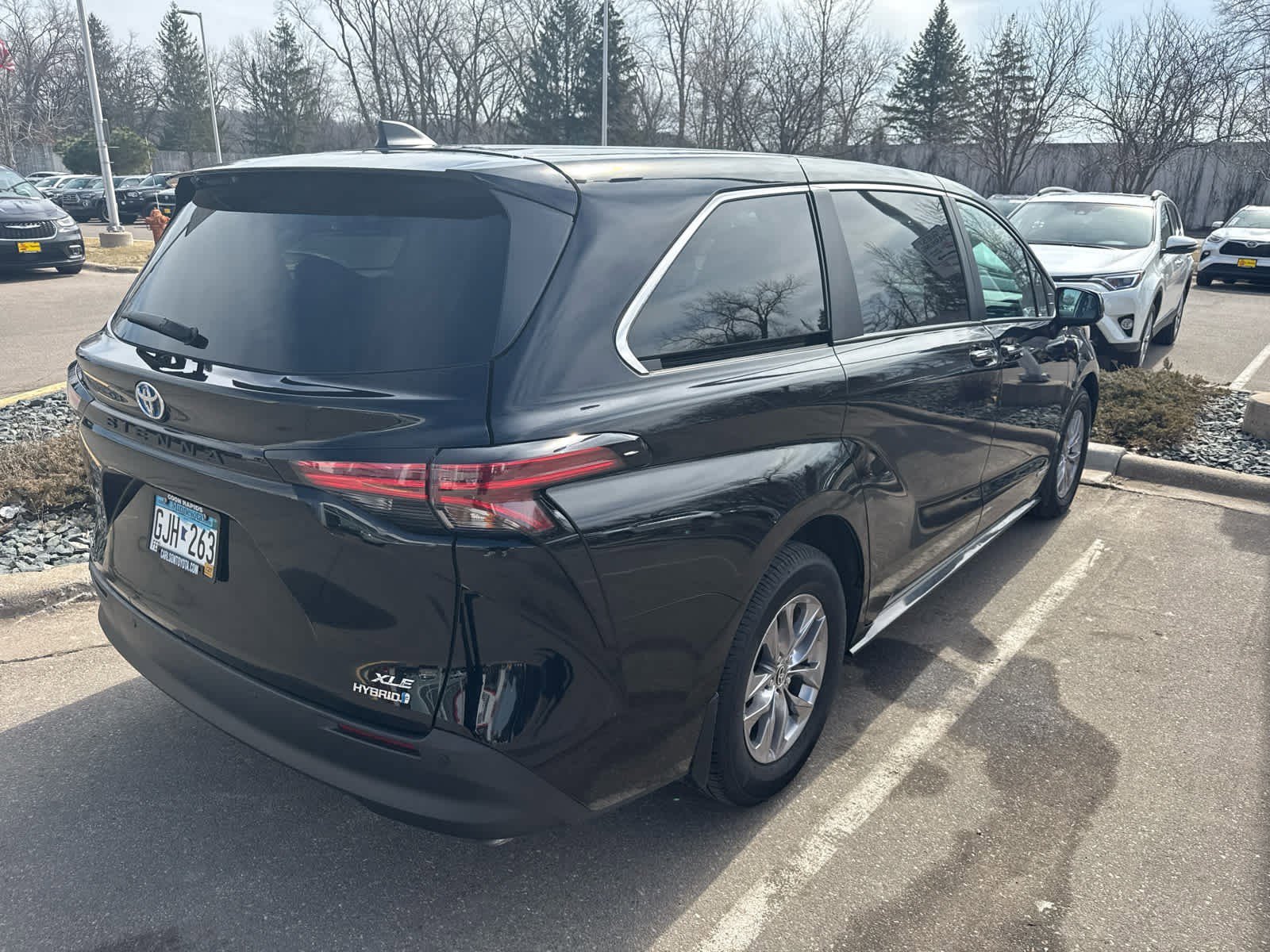 Certified 2021 Toyota Sienna XLE with VIN 5TDYSKFC1MS010971 for sale in Golden Valley, Minnesota