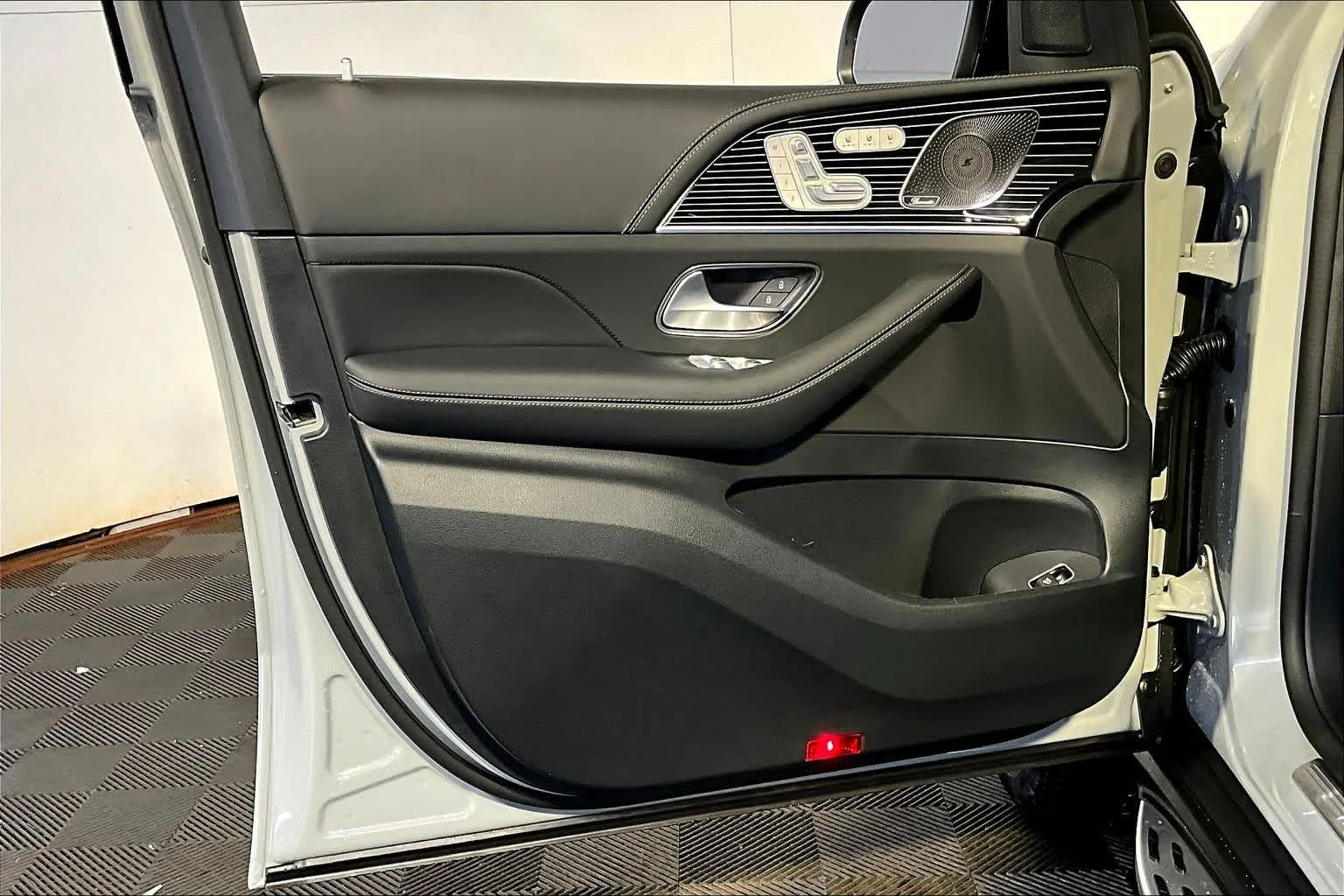 New 2026 MANUFAKTUR Alpine Grey Mercedes-Benz AMG® GLE 53 image 11
