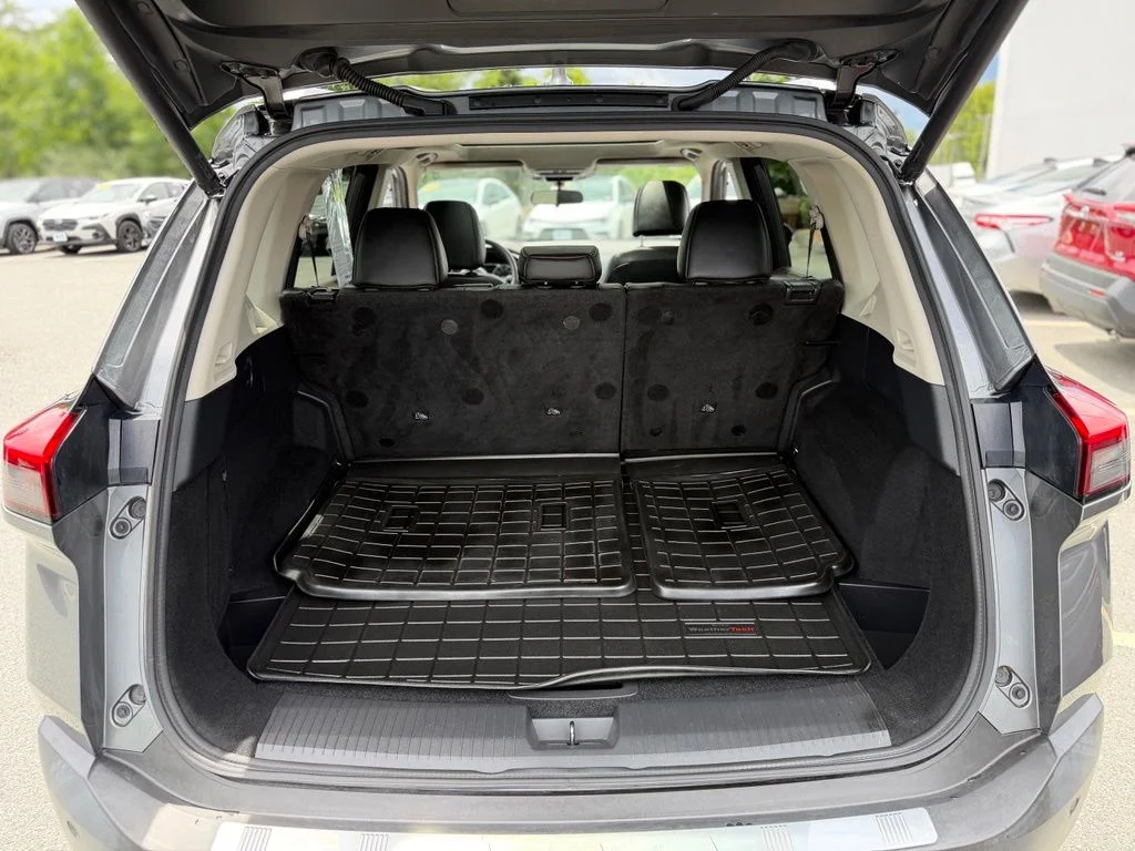 Used 2021 Gray Nissan SV image 5