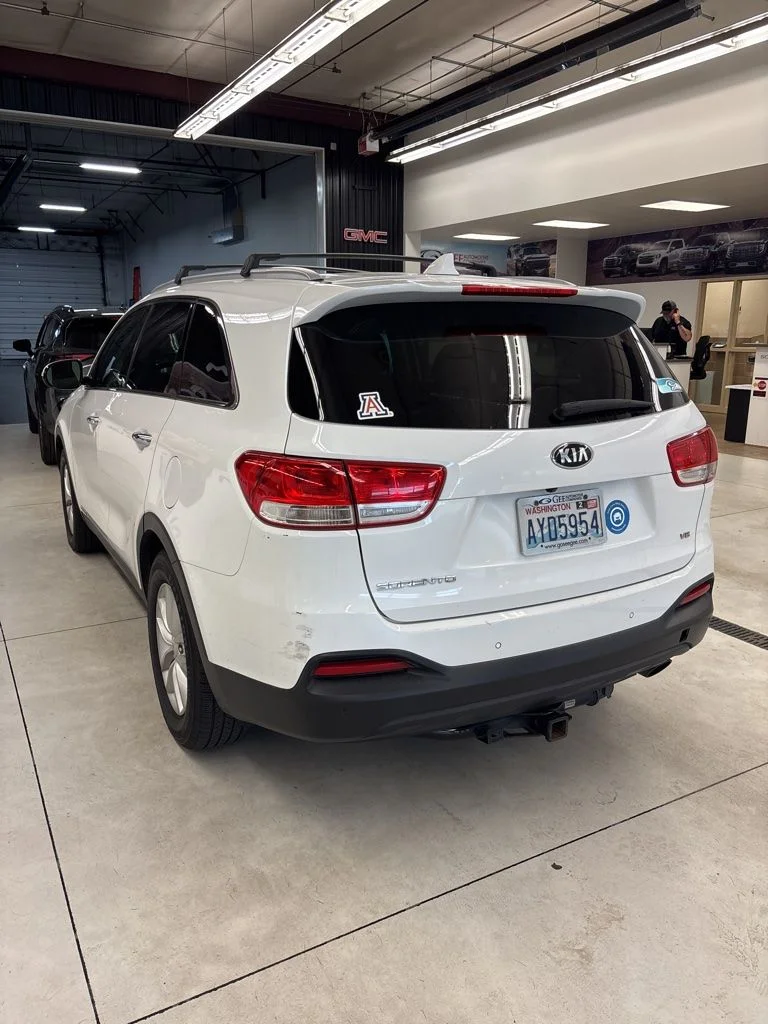 Used 2016 White Kia LX image 5