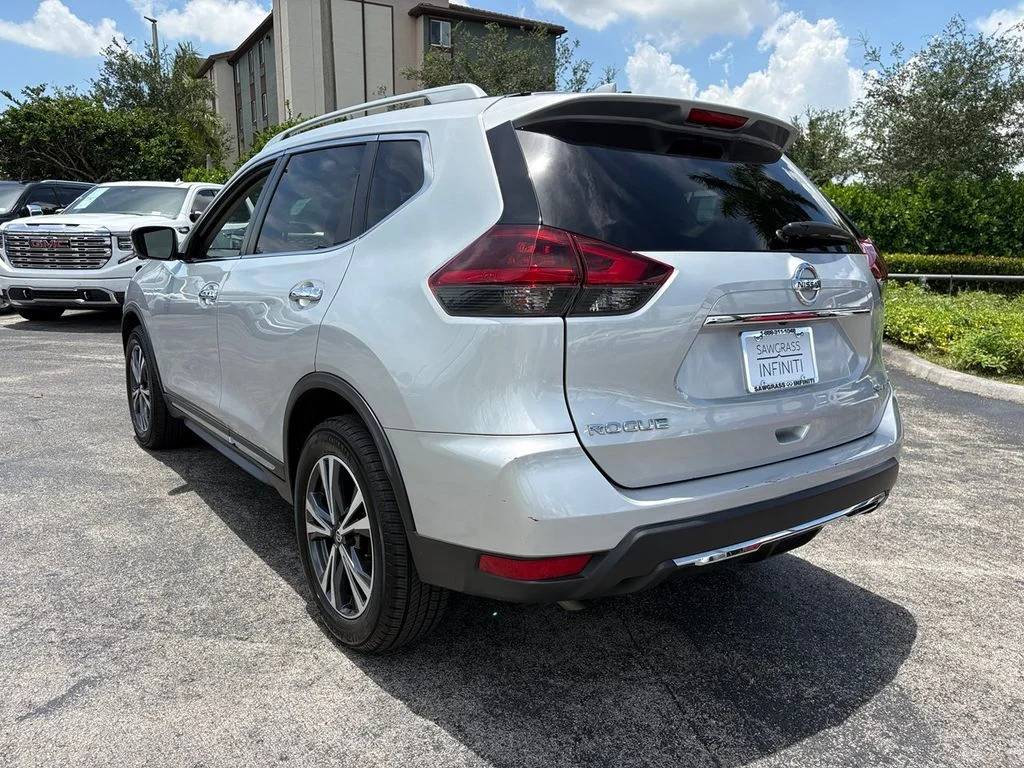 Used 2018 Silver Nissan SL image 10
