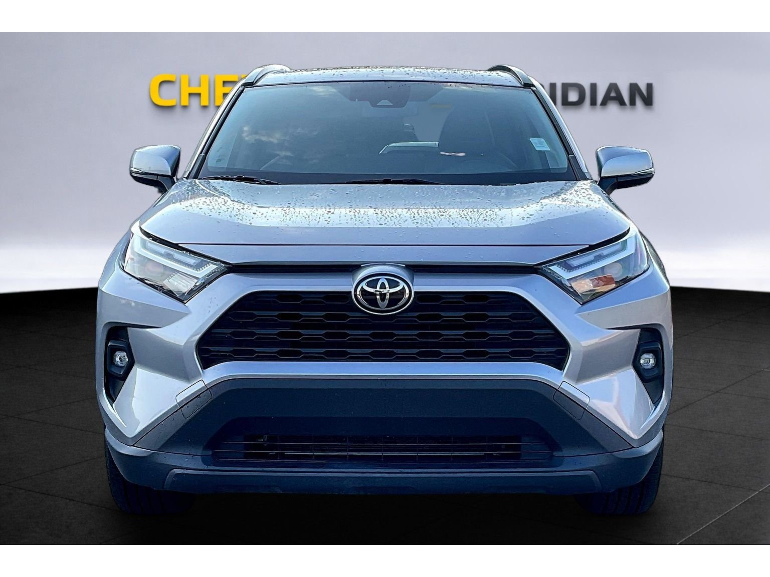 Used 2023  Toyota XLE Premium image 3
