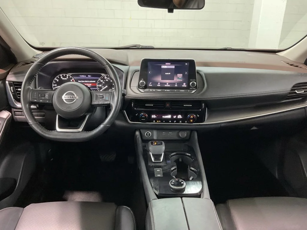 Used 2021 Scarlet Nissan SV image 6
