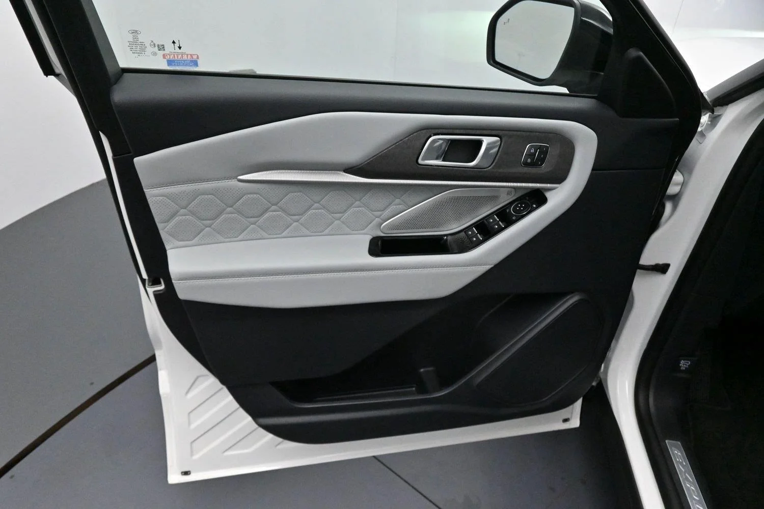 Used 2026 White Ford Platinum image 9