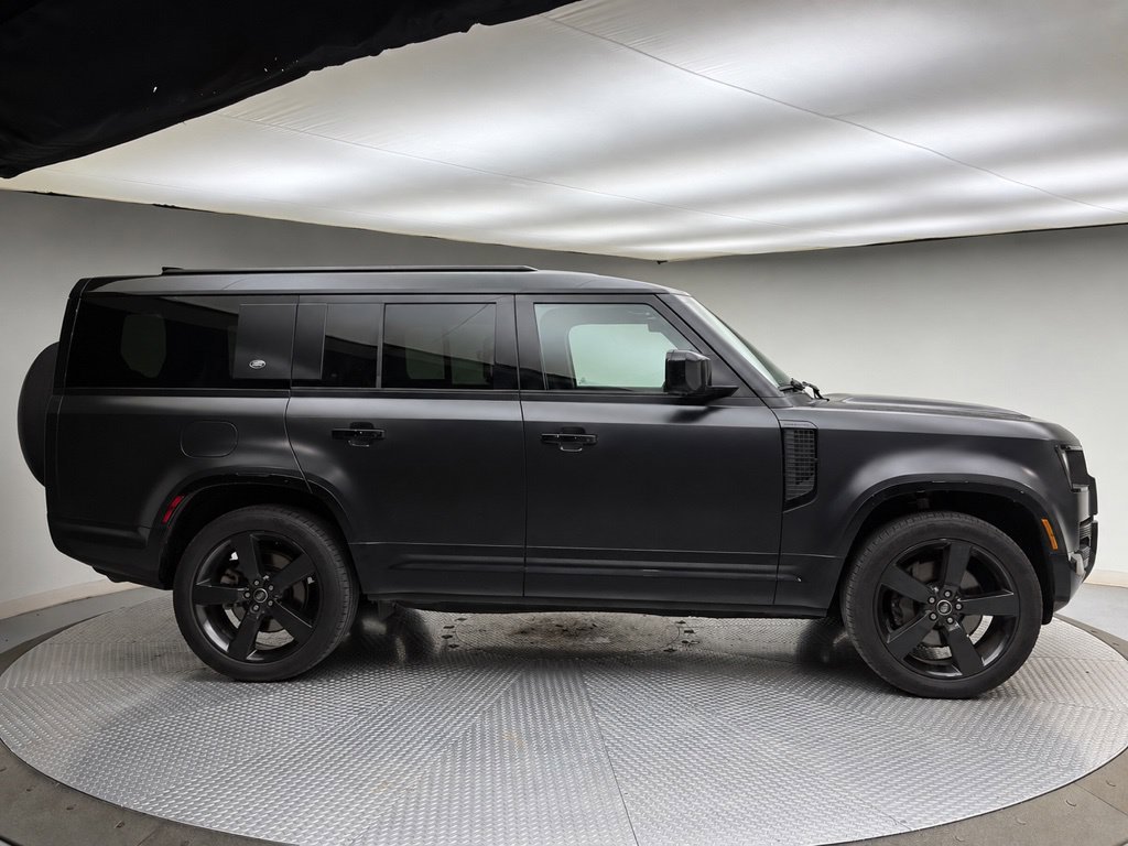 Used 2024 Santorini Black Metallic Land Rover X-Dynamic SE image 5
