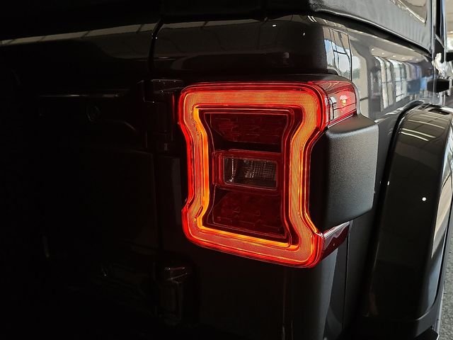 2025 Jeep Wrangler 4-Door Sahara - Photo 10