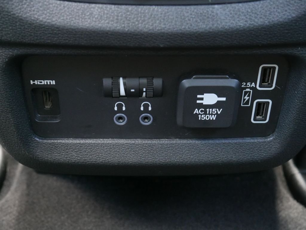 Used 2022 White Honda Touring image 19