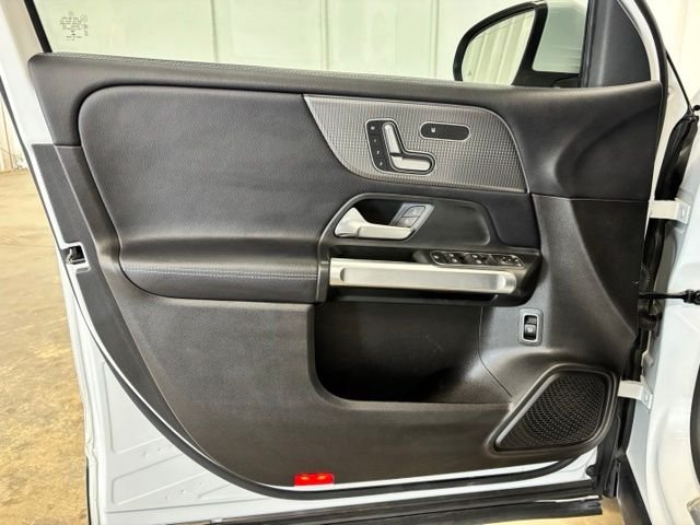 Used 2020  Mercedes-Benz GLB 250 image 17