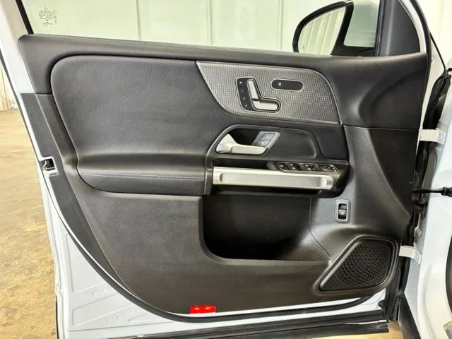 Used 2020  Mercedes-Benz GLB 250 image 17