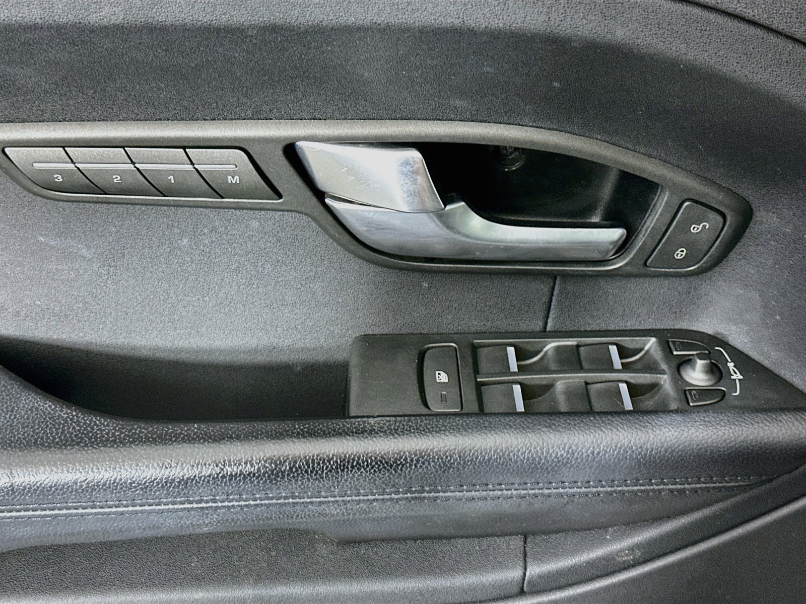 Used 2013 Gray Land Rover Pure image 18