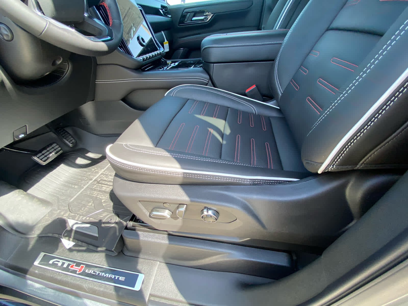 2026 GMC Yukon XL AT4 Ultimate - Photo 8