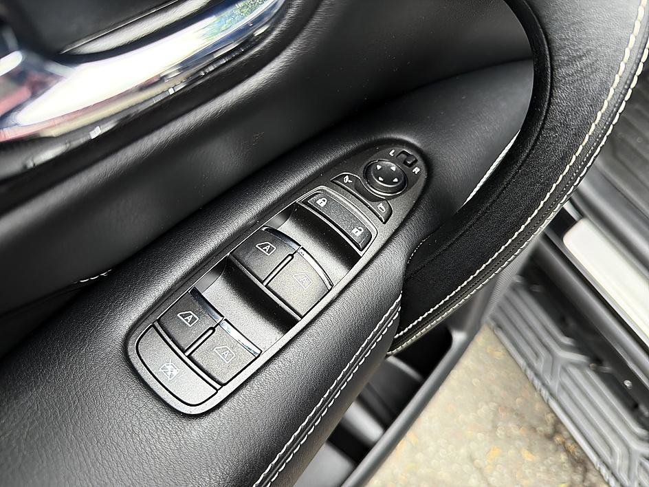 Certified Used 2023 Mineral Black INFINITI PREMIUM SELECT image 10
