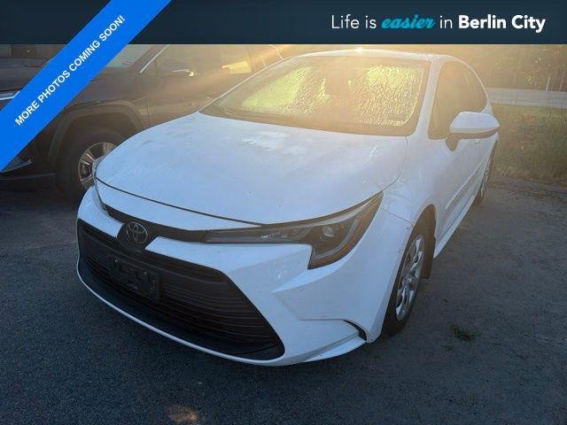 Certified Used 2024 Ice Toyota LE image 29