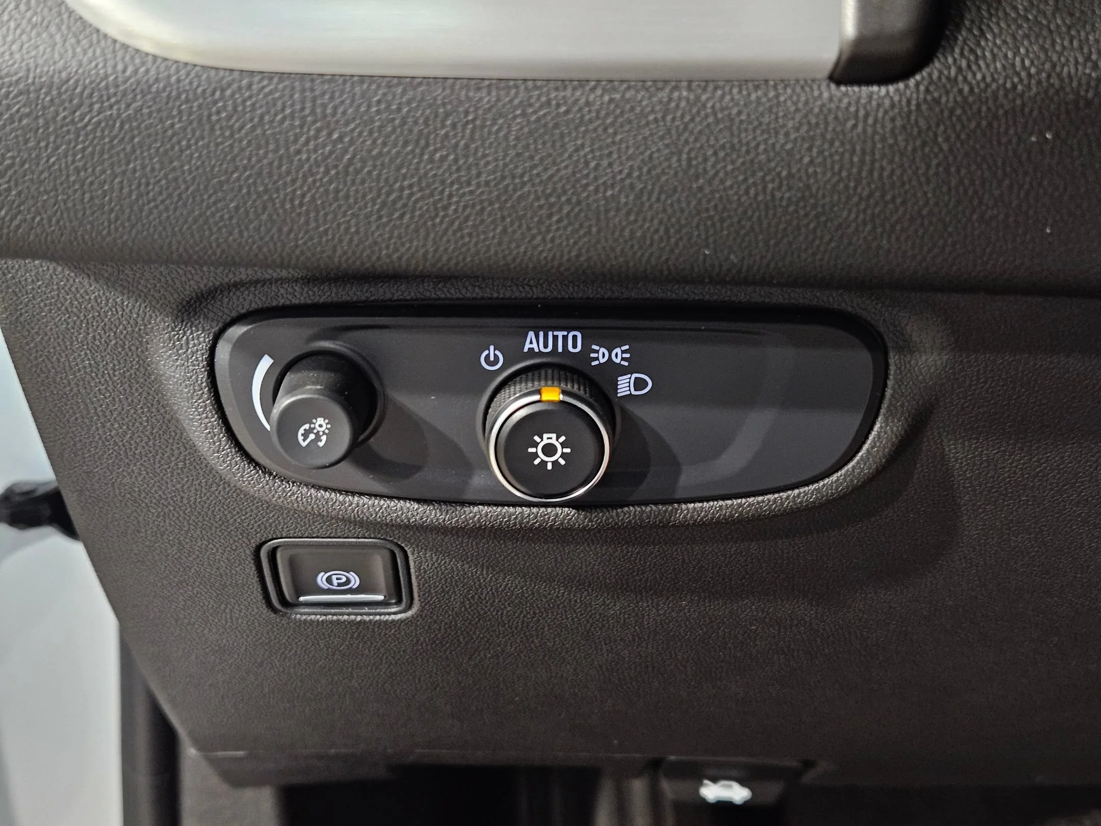 Used 2024 Summit White GMC SLE image 24
