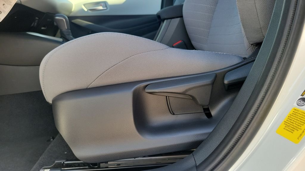 New 2026 Wind Chill Pearl <sup>1</sup> Toyota  SE image 15