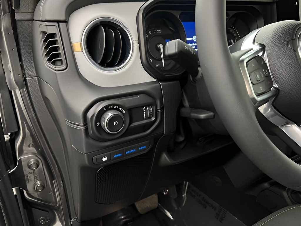 Used 2025 Crystal Metallic Jeep Sahara 4xe image 28