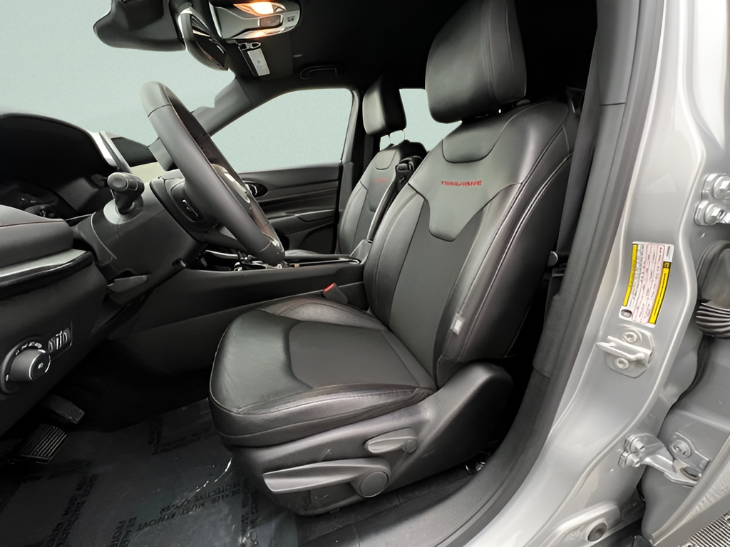 Used 2025 Silver Jeep Trailhawk image 18