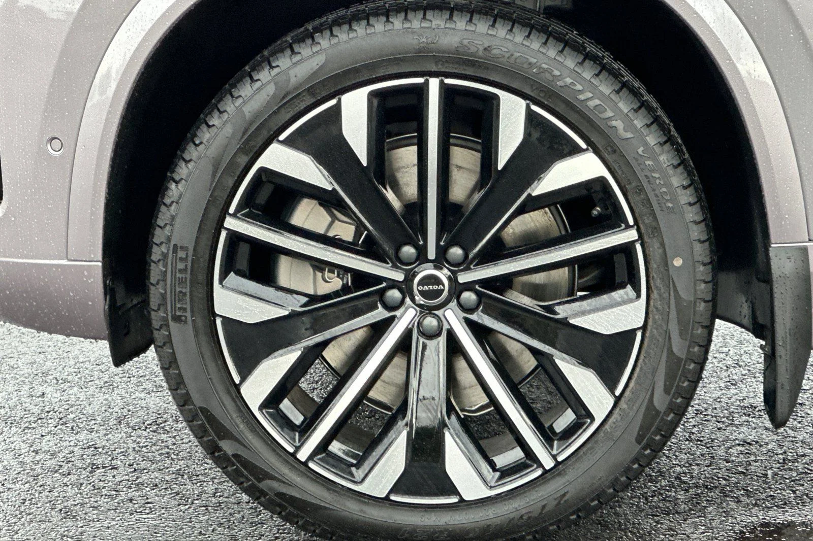 New 2026 Aurora Silver Volvo Ultra image 24