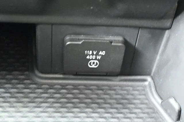 Used 2022 White Ram Laramie image 26