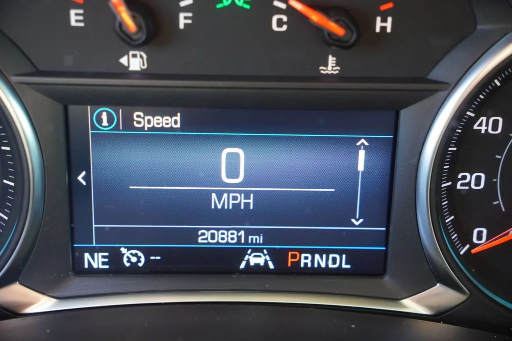 Used 2024 Summit White Chevrolet LT image 7