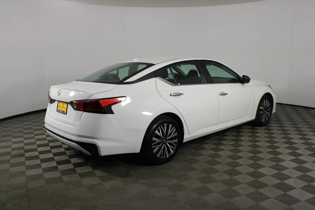 2025 Nissan Altima SV - Photo 5
