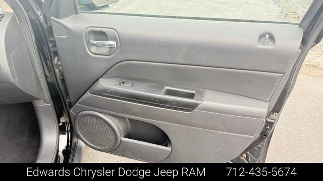 Used 2017 Black Jeep Latitude image 31