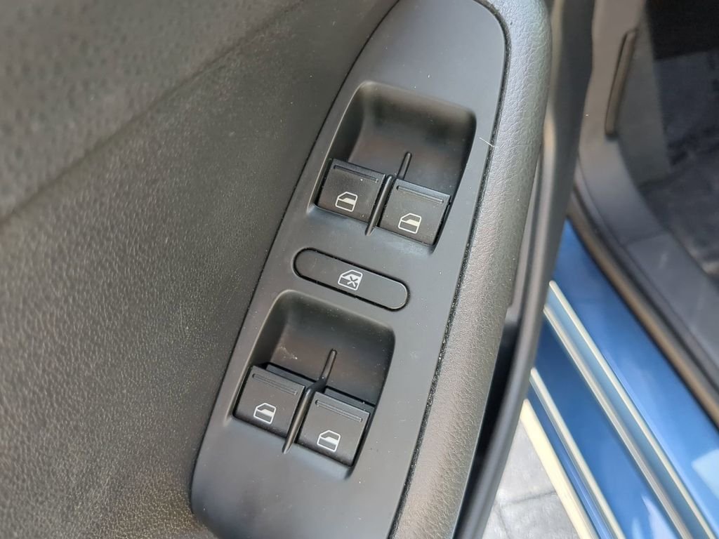 Used 2015 Blue Volkswagen 1.8T SE image 17