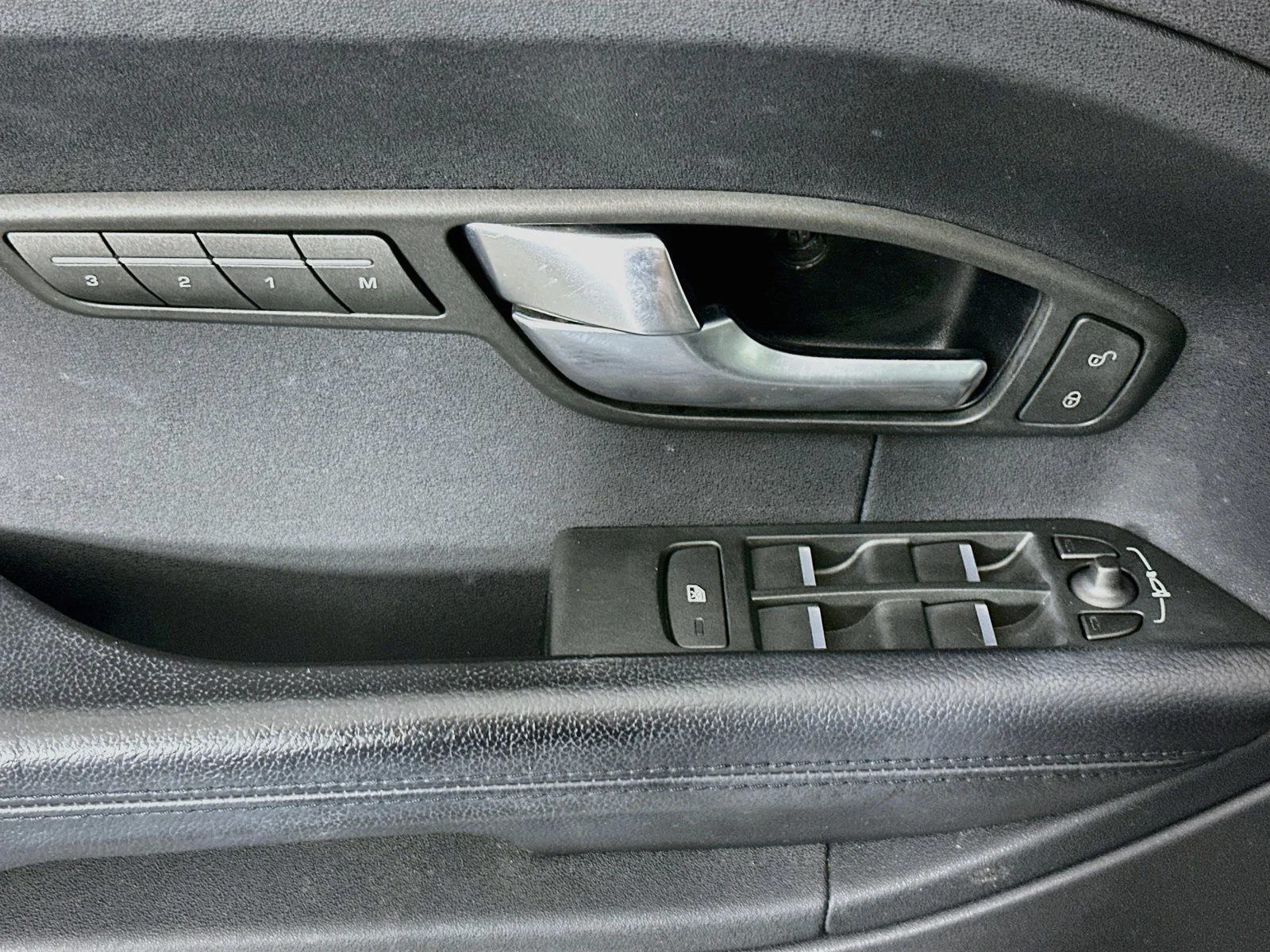 Used 2013 Gray Land Rover Pure image 18